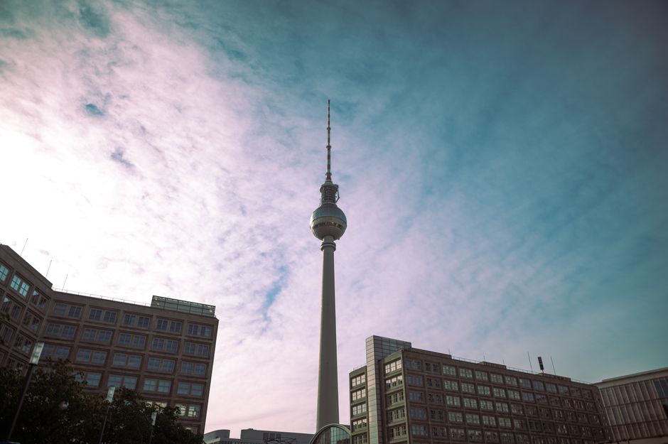 La tour de télévision au-dessus d'Alexanderplatz