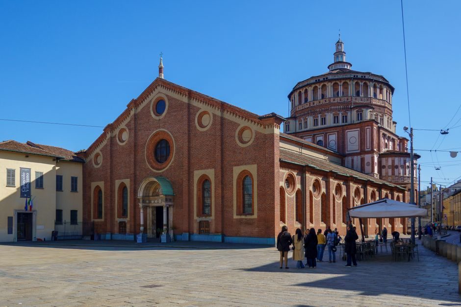 L'église Santa Maria delle Grazie, façade de brique et tribune à coupole