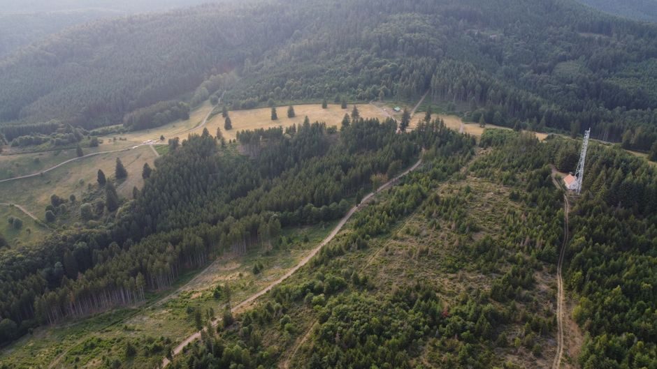 Vallée boisée de la Bruche vue du ciel, à Schirmeck, près du Struthof